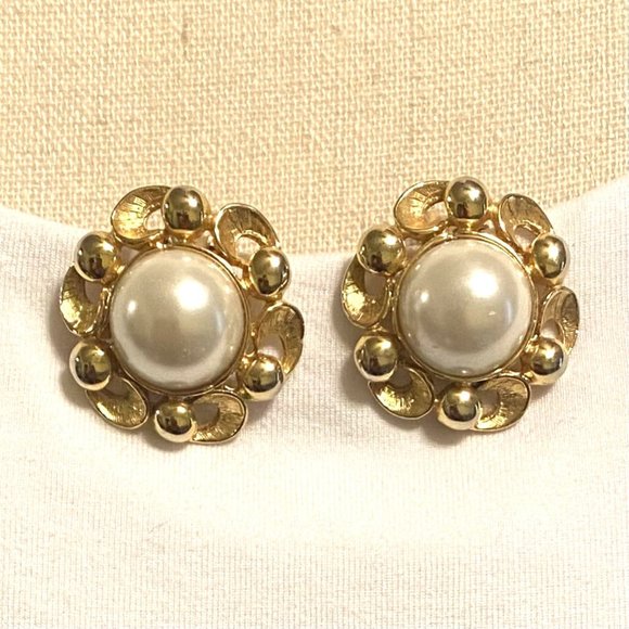Jewelry - Mabe Pearl & Gold Tone Clip-On Earrings
